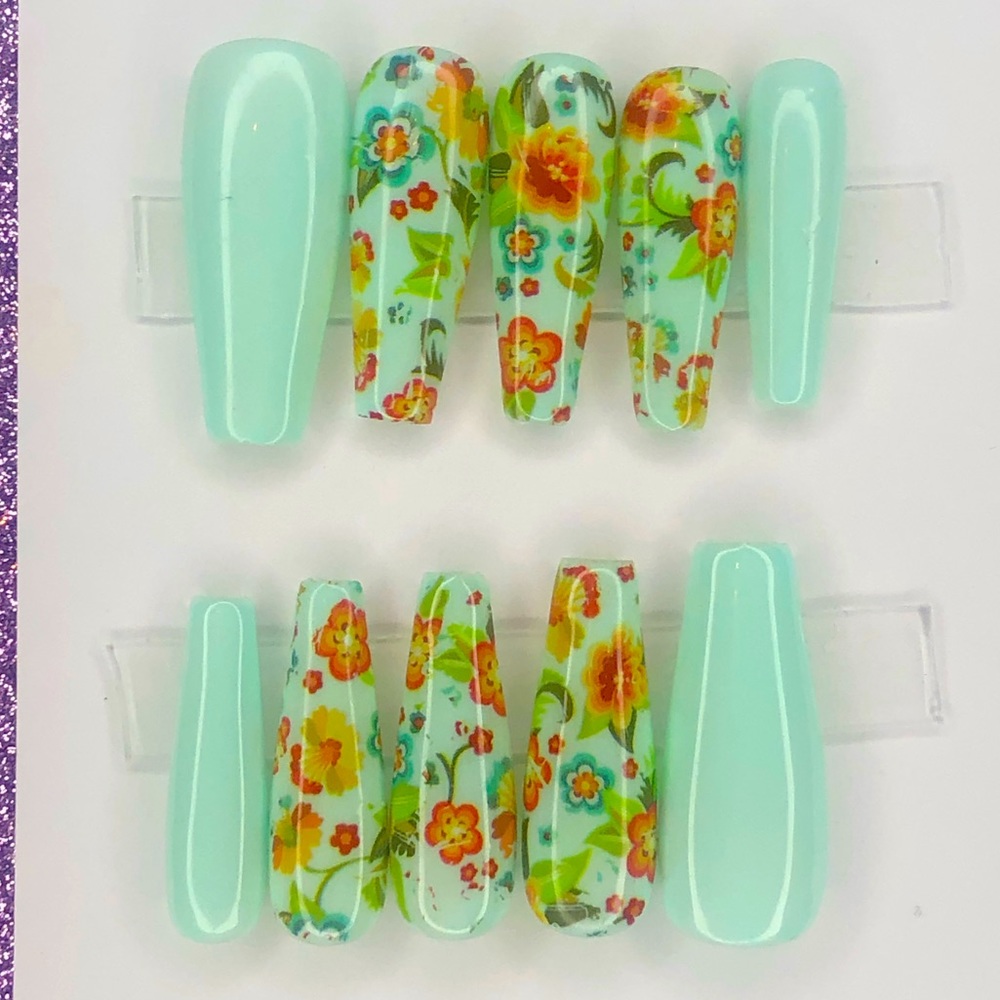 Press on nails